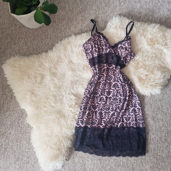 Marilyn Monroe Nightgown - Picture 4 of 5